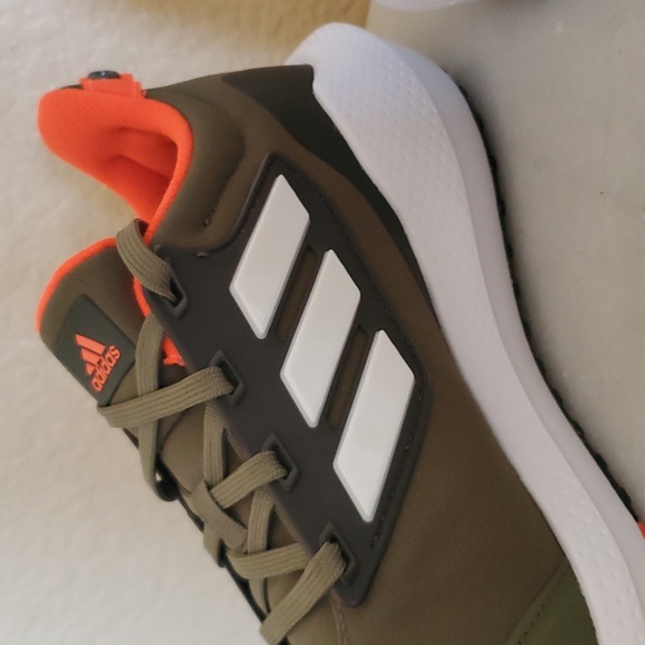 NWOB Women's Adidas EQ21 Run 2.0J size 6 - Picture 15 of 17